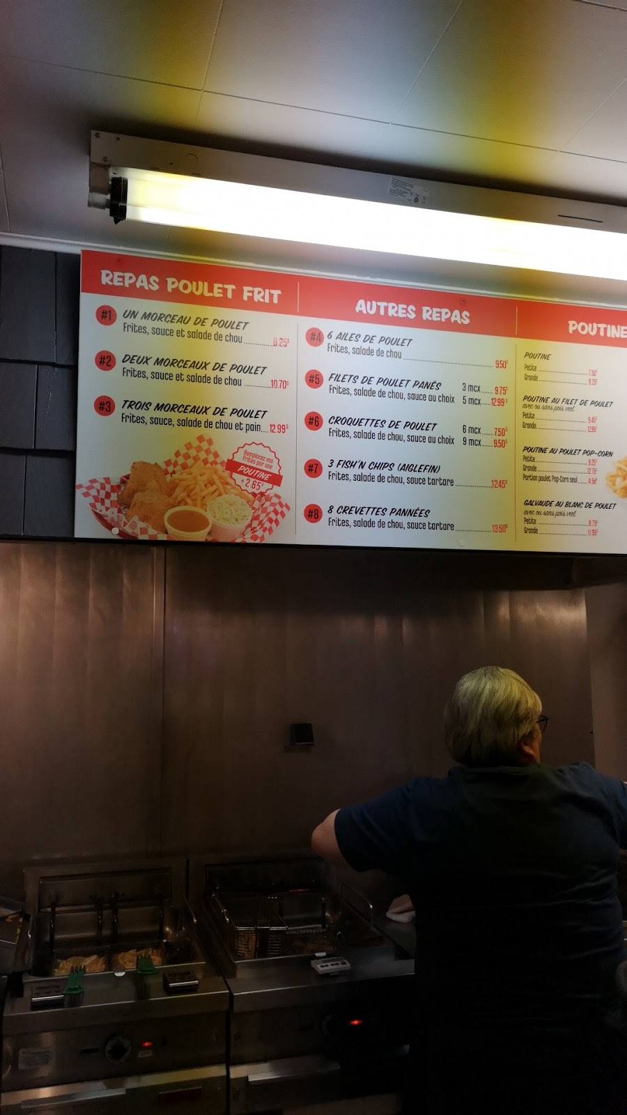 Petit Poulet | meal delivery | 4141 Rue Foster, Waterloo, QC J0E 2N0, Canada | 4505393939 OR +1 450-539-3939