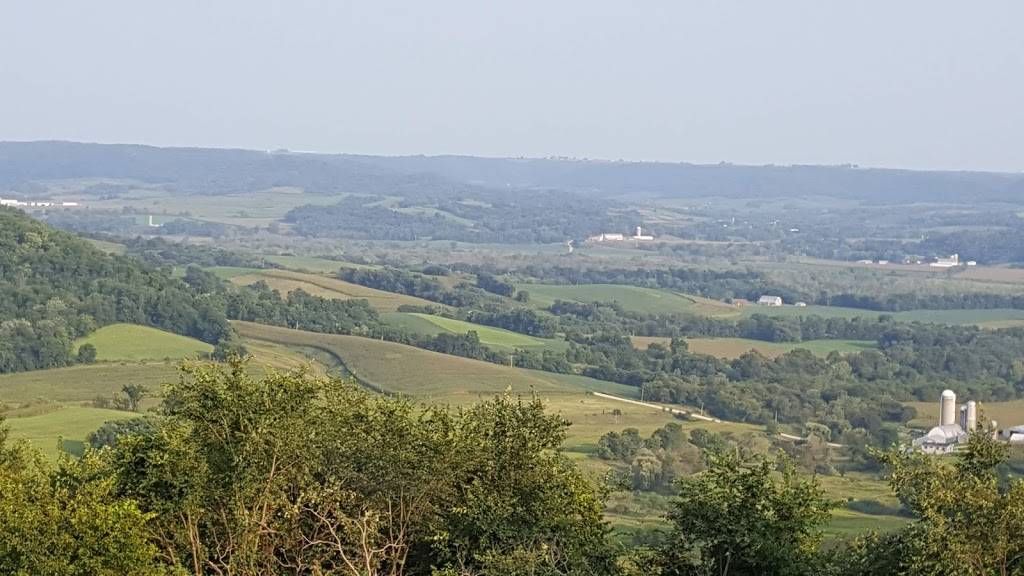 Larrys Lookout | restaurant | S2428 WI-95, Arcadia, WI 54612, USA | 6083231007 OR +1 608-323-1007