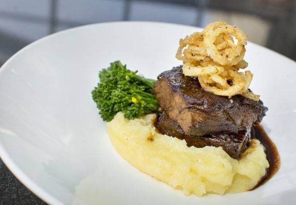 Legends Sports Bar & Grill | restaurant | 111 Crawford Ave, Conshohocken, PA 19428, USA | 6102609400 OR +1 610-260-9400