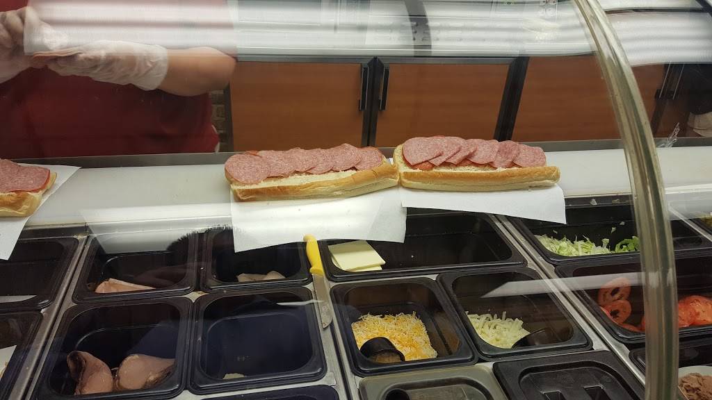 Subway | restaurant | 117 W Lincoln Ave, Chandler, IN 47610, USA | 8129259818 OR +1 812-925-9818
