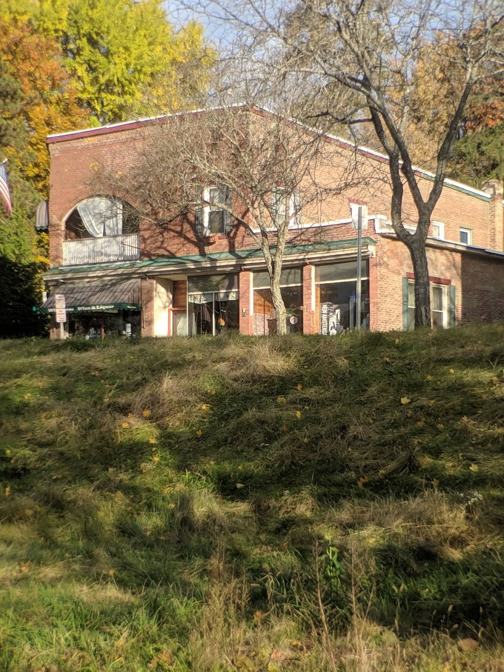 Valatie Bar & Grill | restaurant | 3011 Main St, Valatie, NY 12184, USA | 5187581232 OR +1 518-758-1232