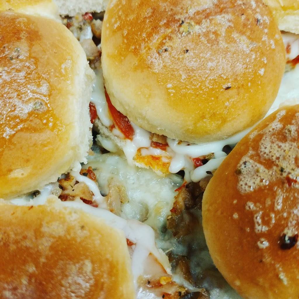 Cedar Grille | night club | 1200 Collins Rd NE, Cedar Rapids, IA 52402, USA | 3194919854 OR +1 319-491-9854