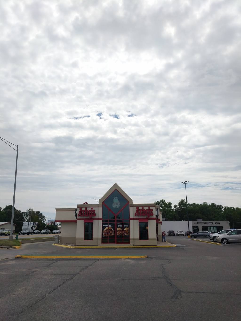 Arbys | meal takeaway | 2205 N 6th St, Beatrice, NE 68310, USA | 4022281333 OR +1 402-228-1333