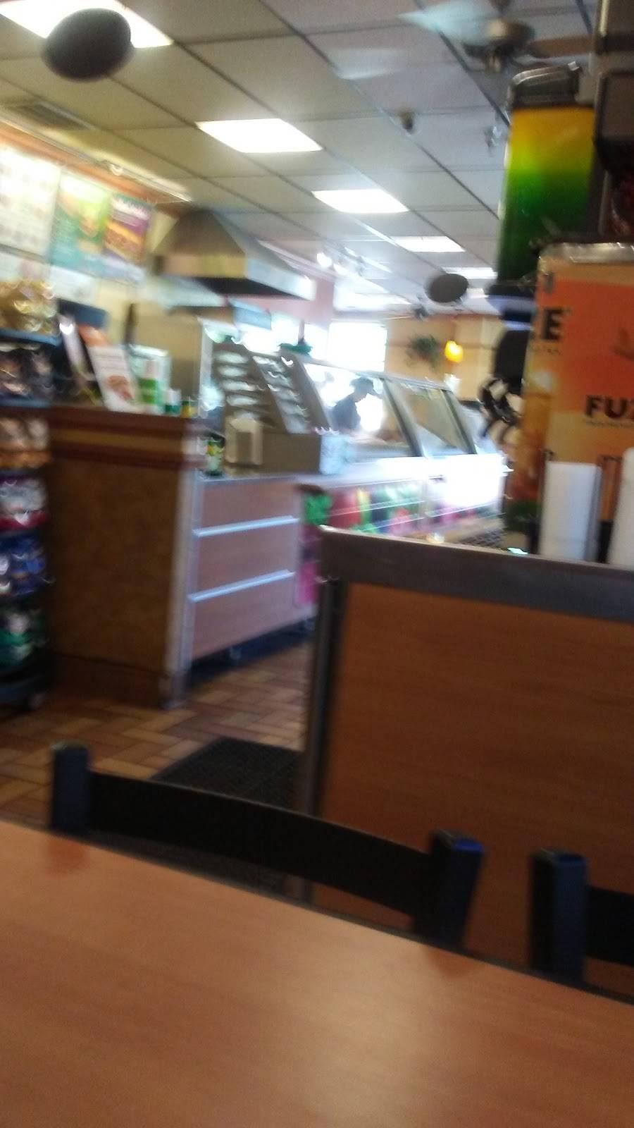 Subway | restaurant | 950 10th St Suite 6, Modesto, CA 95354, USA | 2095213100 OR +1 209-521-3100