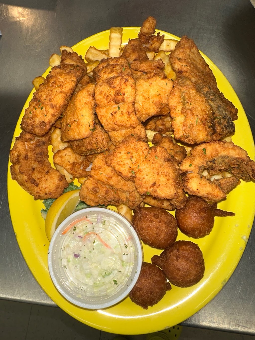 Groupers At The Pier | restaurant | 9700 Kings Rd, Myrtle Beach, SC 29572, USA | 8433854029 OR +1 843-385-4029