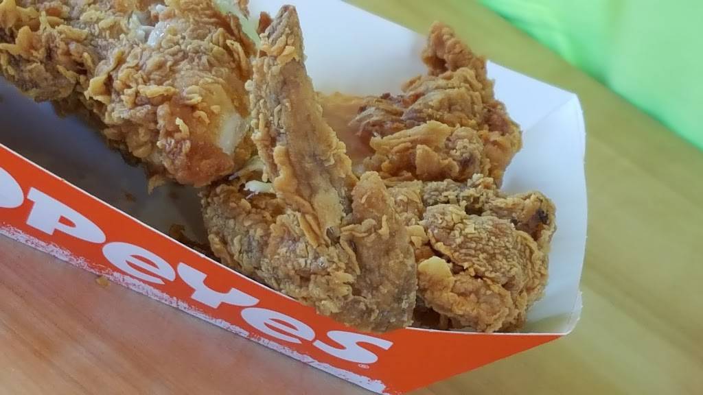 Popeyes Louisiana Kitchen | restaurant | 5108 Clarence Dr, Naperville, IL 60564, USA | 6309229897 OR +1 630-922-9897