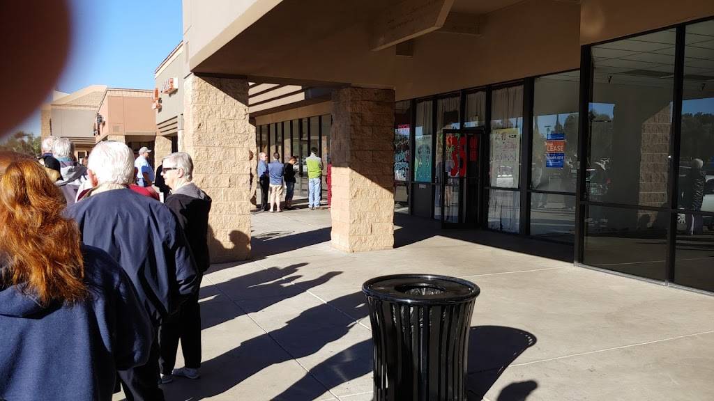 La Mesa Tortillas | restaurant | 7823 E Broadway Blvd, Tucson, AZ 85710, USA | 5202985966 OR +1 520-298-5966