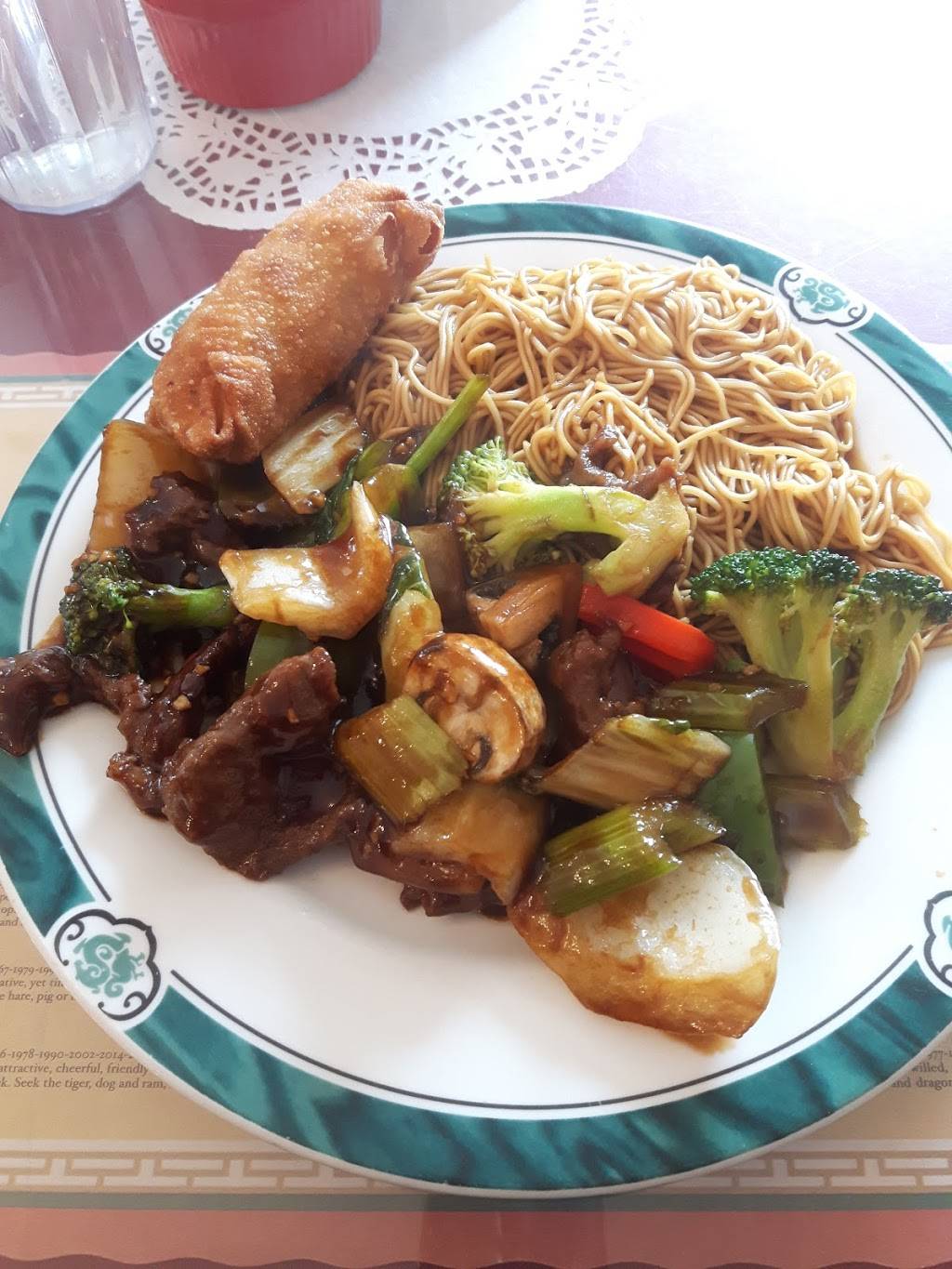 Lucky Kitchen | restaurant | 190 King St W, Harrow, ON N0R 1G0, Canada | 5197384447 OR +1 519-738-4447