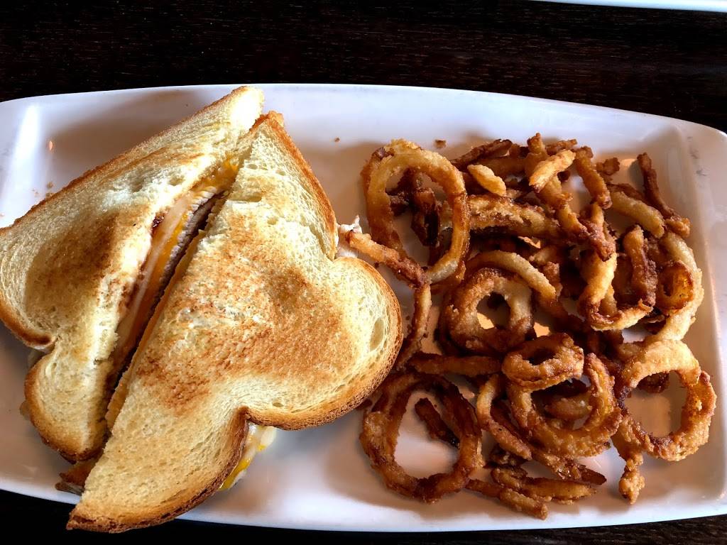 Applebees Grill + Bar | restaurant | 1113 New Pointe Blvd, Leland, NC 28451, USA | 9103716315 OR +1 910-371-6315