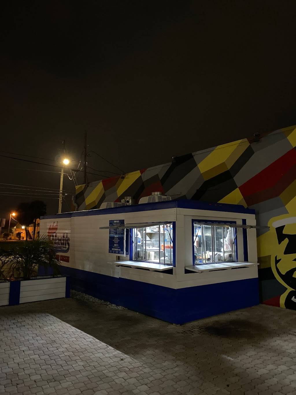 Nashs Hot Chicken | restaurant | 905 Central Ave, St. Petersburg, FL 33705, USA | 7272853994 OR +1 727-285-3994