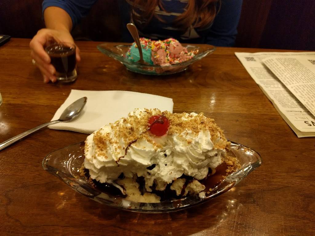 Beerntsens Confectionary Inc | restaurant | 108 N 8th St, Manitowoc, WI 54220, USA | 9206849616 OR +1 920-684-9616