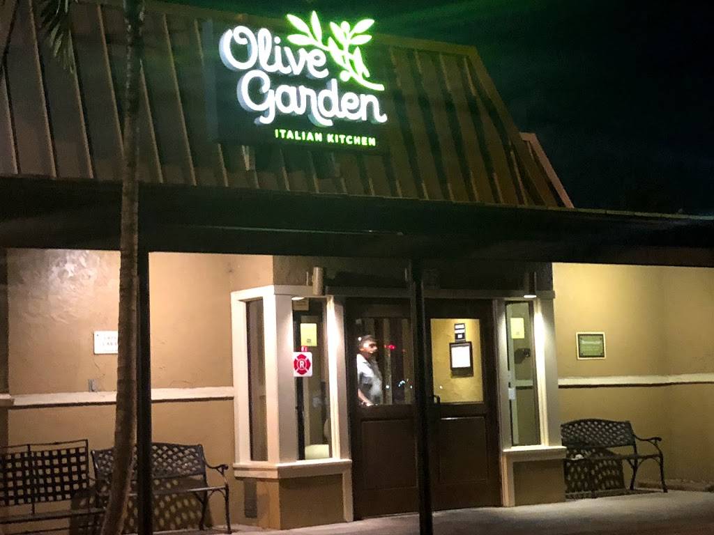 Olive Garden Italian Restaurant | meal takeaway | 11425 Pines Blvd, Pembroke Pines, FL 33026, USA | 9544325529 OR +1 954-432-5529