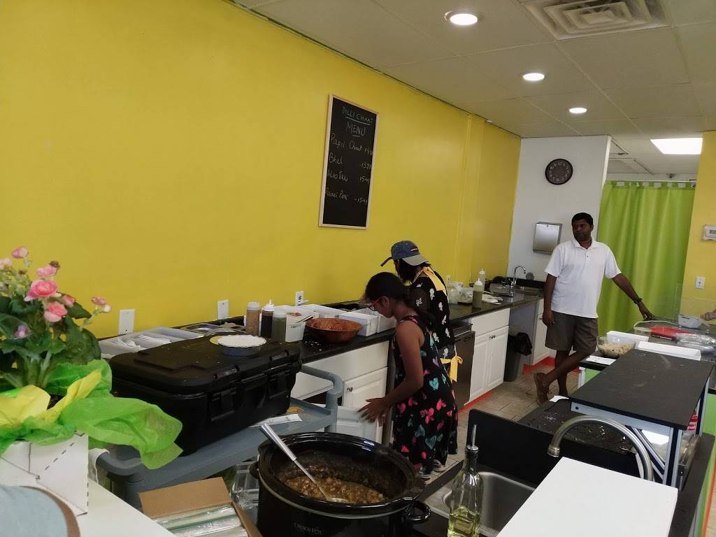 Dilli Chaat Corner | restaurant | 15801 Manchester Rd, Ellisville, MO 63011, USA | 6365792902 OR +1 636-579-2902