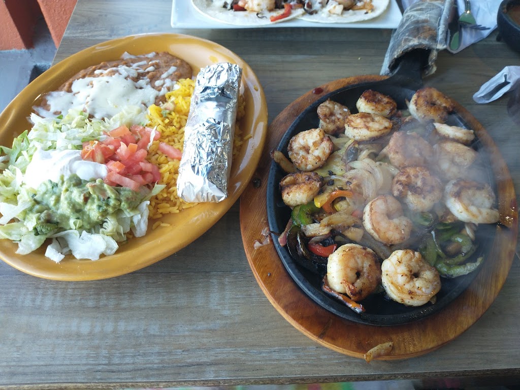 Rancho Loco Grill & Bar | restaurant | 25 Lake St N #105, Forest Lake, MN 55025, USA | 6519821665 OR +1 651-982-1665