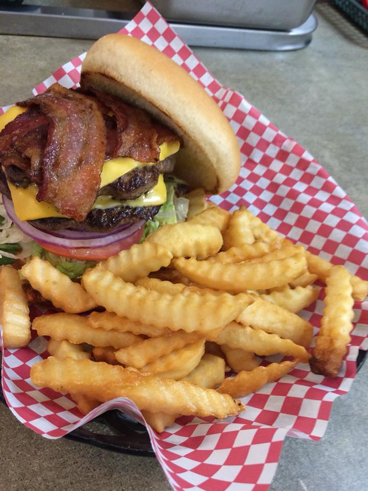 Log Cabin S Mart | restaurant | 4751 NE Stephens St, Roseburg, OR 97470, USA | 5416736502 OR +1 541-673-6502