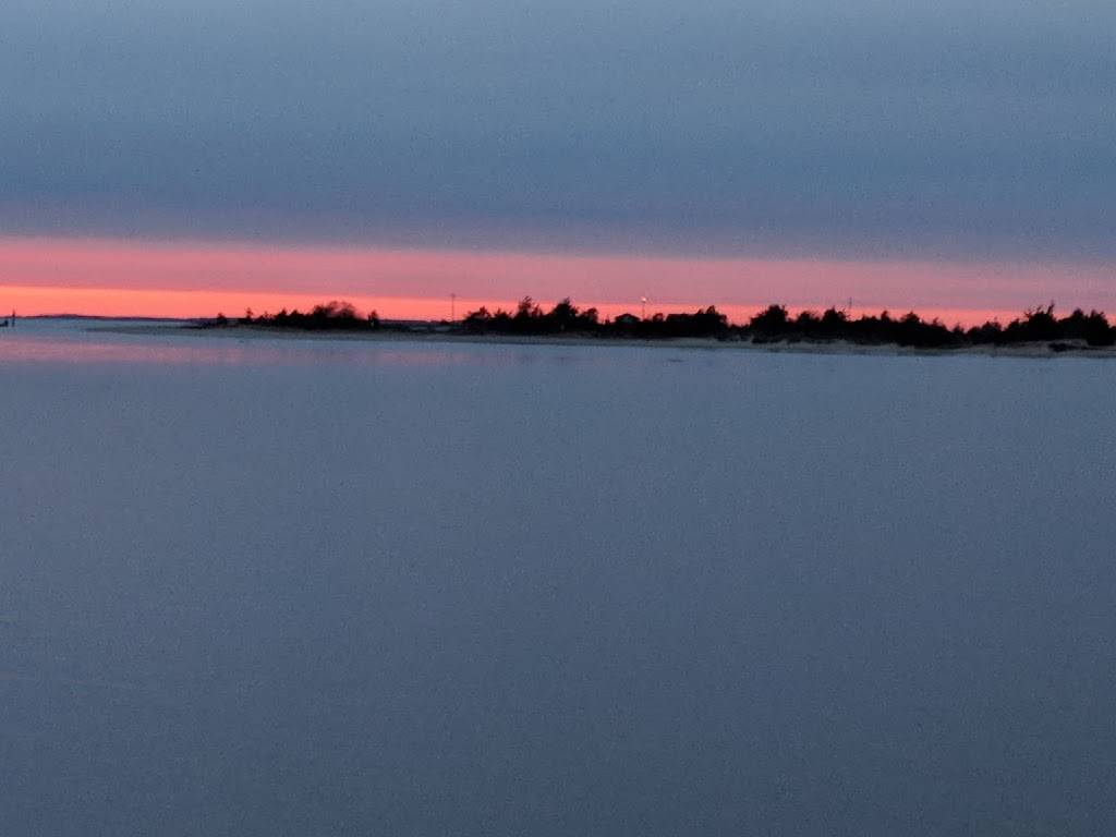 Harbor Marina of East Hampton | restaurant | 423 Three Mile Harbor Hog Creek Rd, 39 Gann Rd, East Hampton, NY 11937, USA | 6313245666 OR +1 631-324-5666