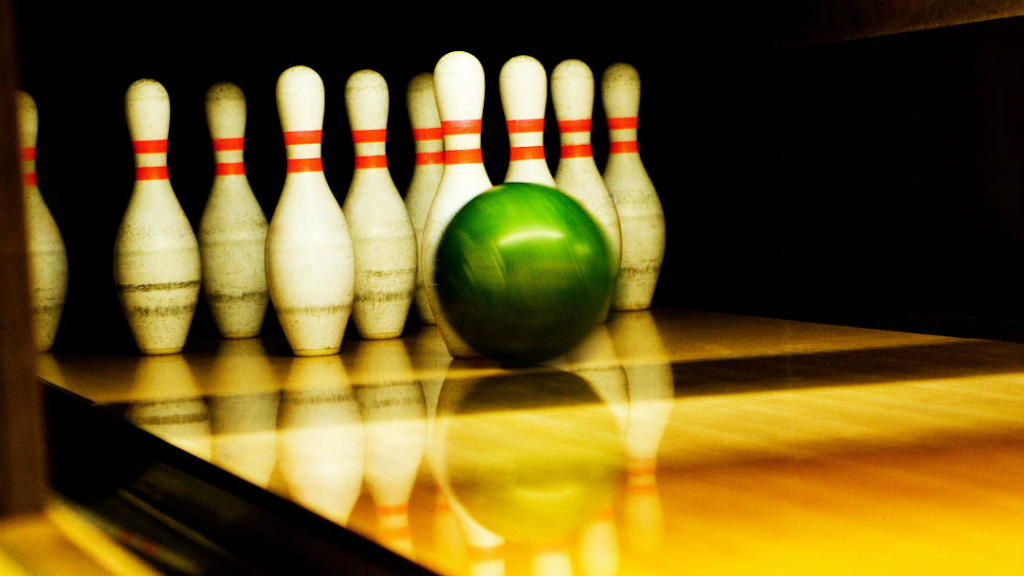 Nellie Fox Bowl & Sport Shop | restaurant | 3587 Molly Pitcher Hwy, Chambersburg, PA 17202, USA | 7173752222 OR +1 717-375-2222