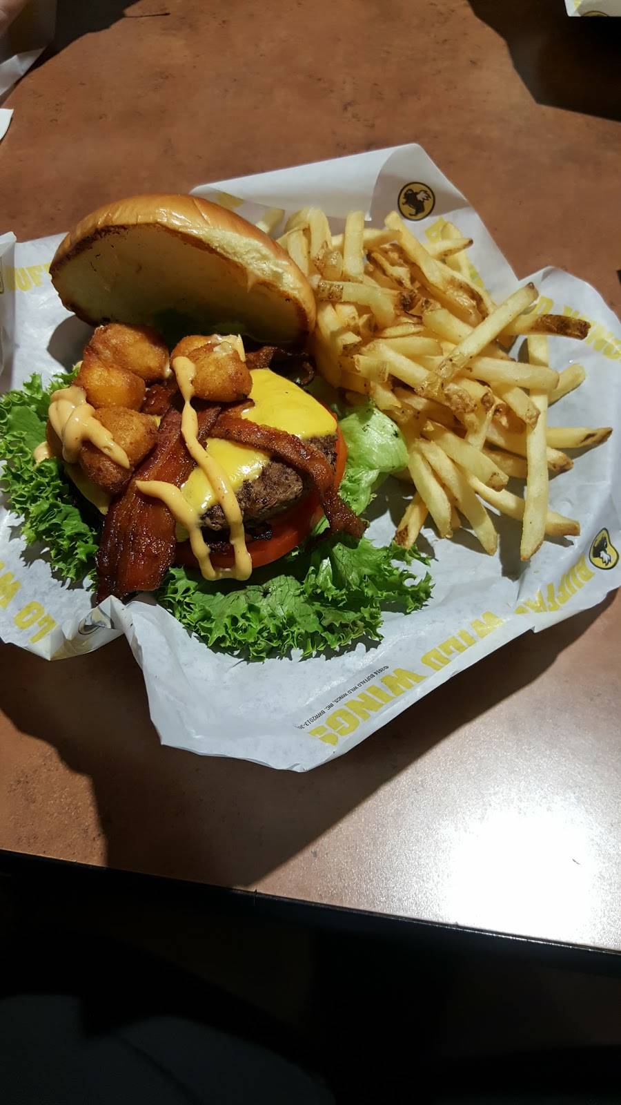 Buffalo Wild Wings | meal takeaway | 10761 International Dr, Orlando, FL 32821, USA | 4079853400 OR +1 407-985-3400