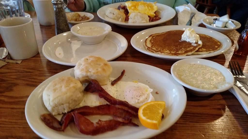 Cracker Barrel Old Country Store | restaurant | 2602 W Main St, Marion, IL 62959, USA | 6189936306 OR +1 618-993-6306