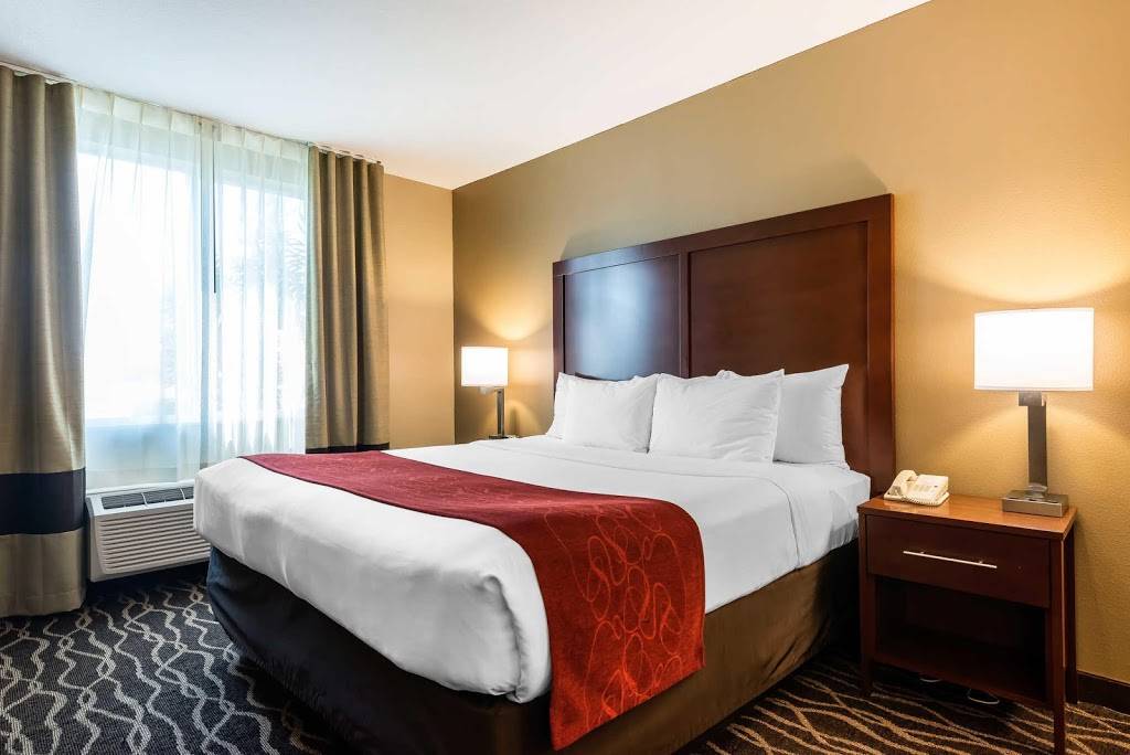 Comfort Suites Tampa Airport North | restaurant | 5421 W Waters Ave, Tampa, FL 33634, USA | 8138808938 OR +1 813-880-8938