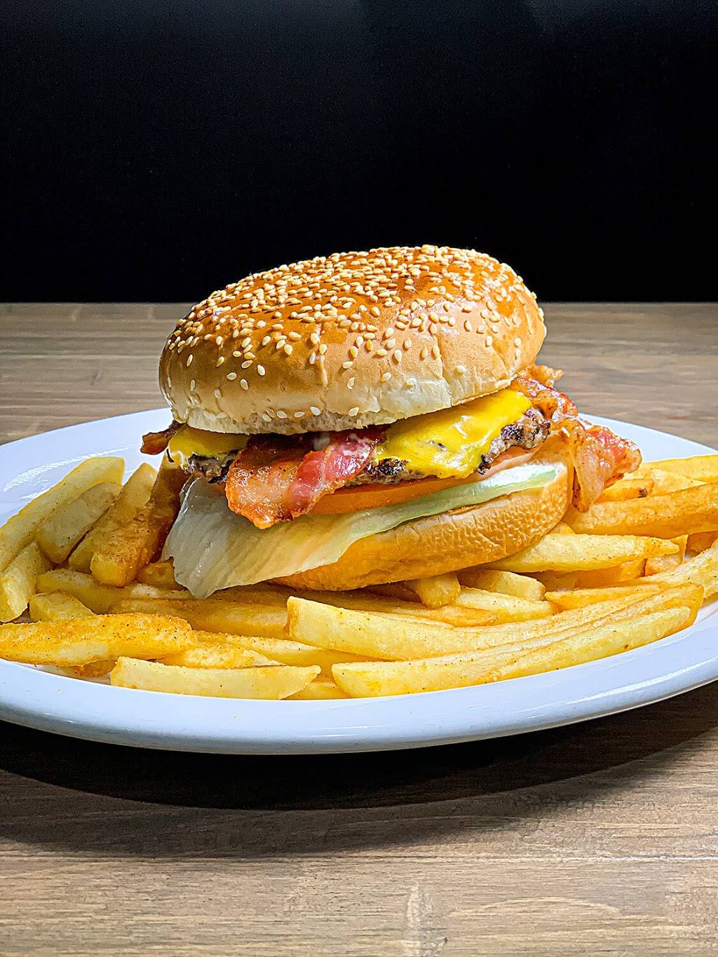 Queens Burgers - Tujunga | restaurant | 6705 Foothill Blvd, Tujunga, CA 91042, USA | 8183532495 OR +1 818-353-2495