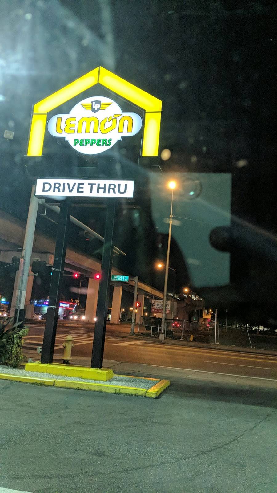 Lemon Peppers | restaurant | 2701 NW 54th St, Miami, FL 33142, USA | 3056343900 OR +1 305-634-3900