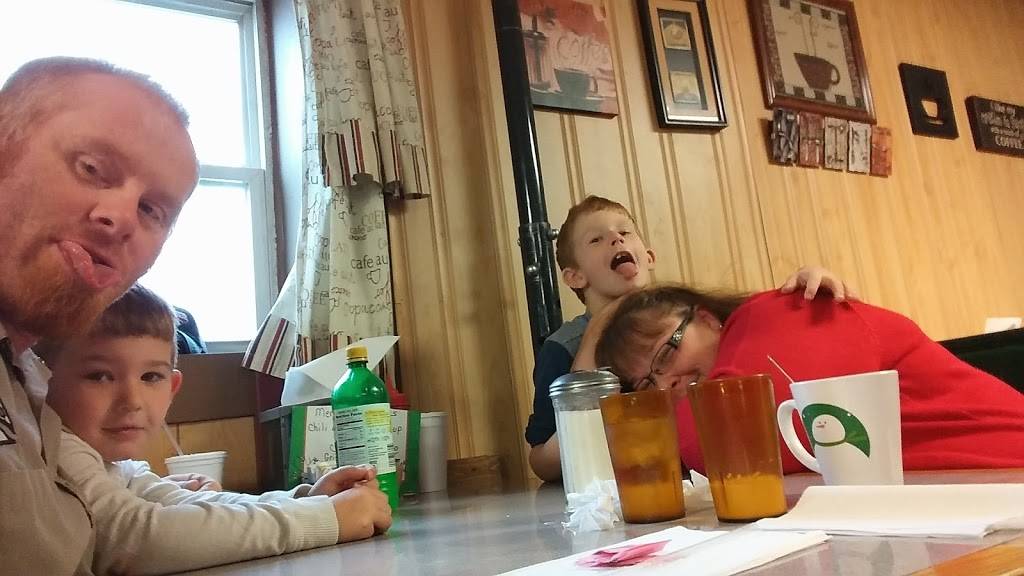 Marks Cafe | restaurant | 233 W Cumberland Rd, Brownstown, IL 62418, USA | 6184273629 OR +1 618-427-3629