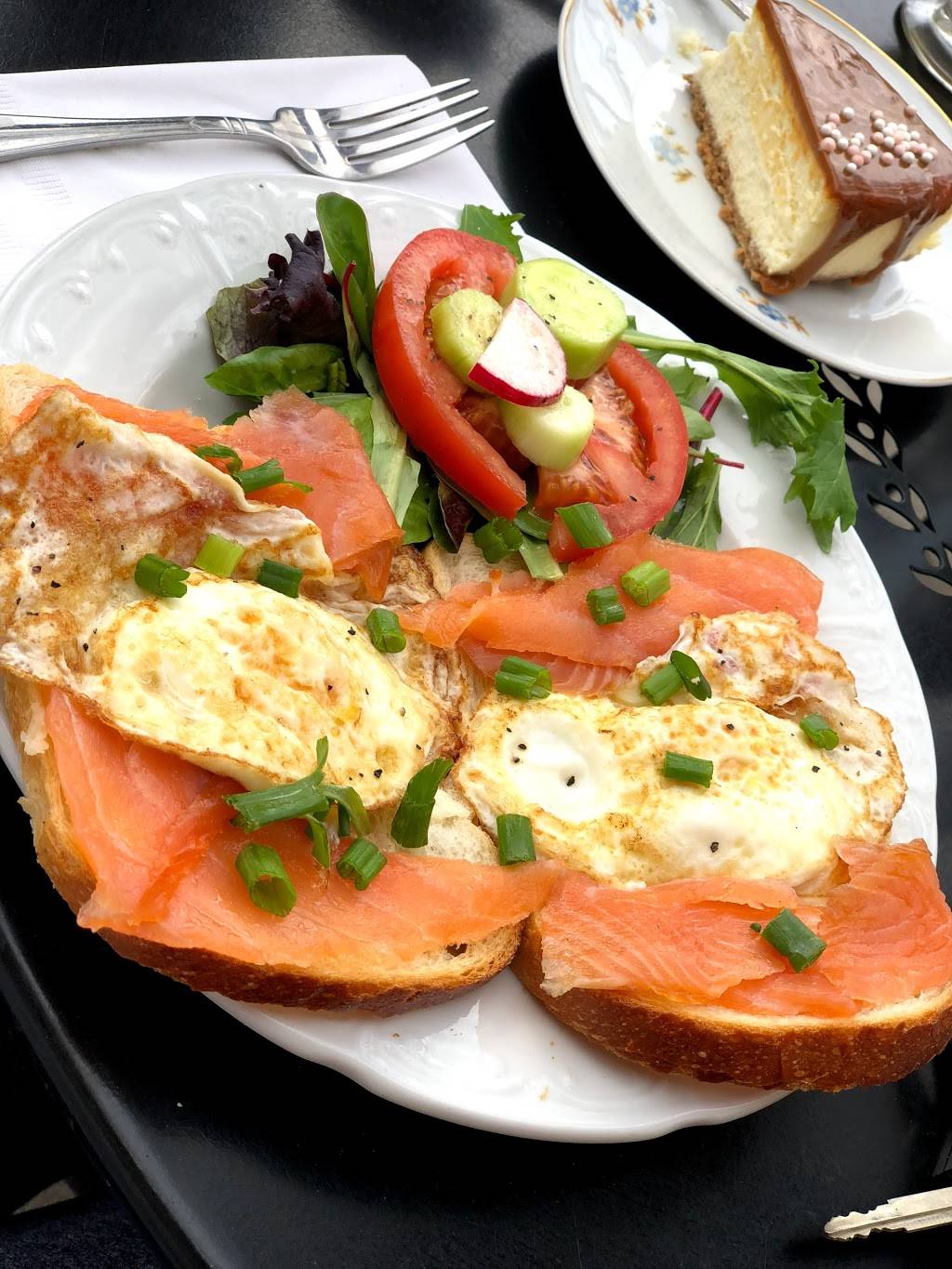 Nesmon Cafe and Boutique | restaurant | 13333 Ventura Blvd, Sherman Oaks, CA 91423, USA | 8188558818 OR +1 818-855-8818