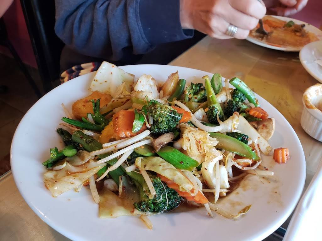 Bangkok Thai Food (2099 Wadsworth Blvd) | restaurant | 2099 Wadsworth Blvd b16, Lakewood, CO 80214, USA | 3032388000 OR +1 303-238-8000