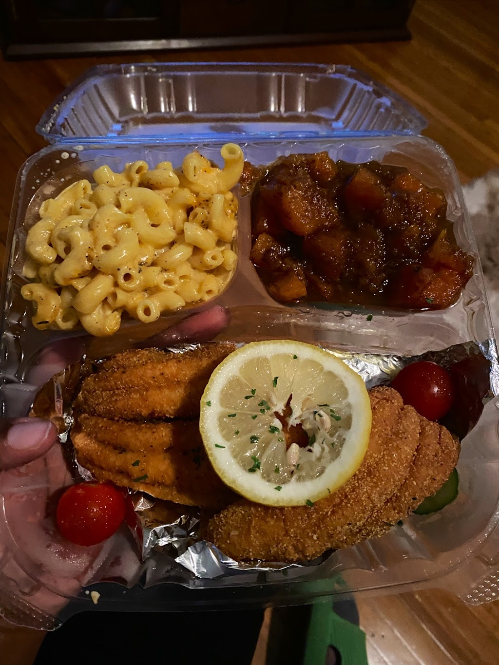 Food On The Run Express | restaurant | 130 E 51st St, Chicago, IL 60615, USA | 7739666825 OR +1 773-966-6825