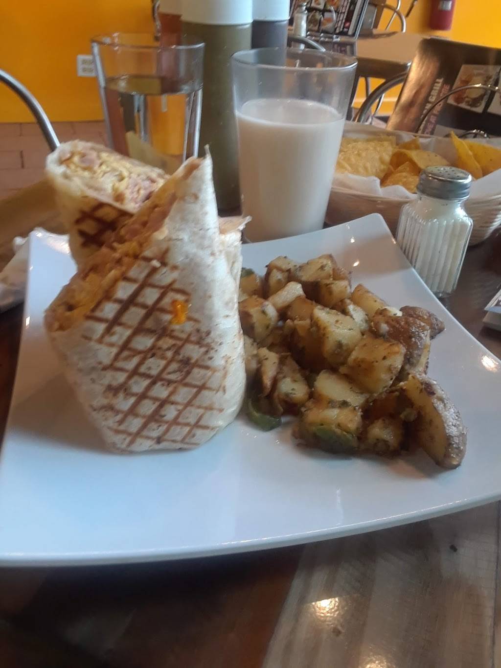 Taco Max #2 | restaurant | 3402 W Montrose Ave, Chicago, IL 60618, USA | 8722087002 OR +1 872-208-7002