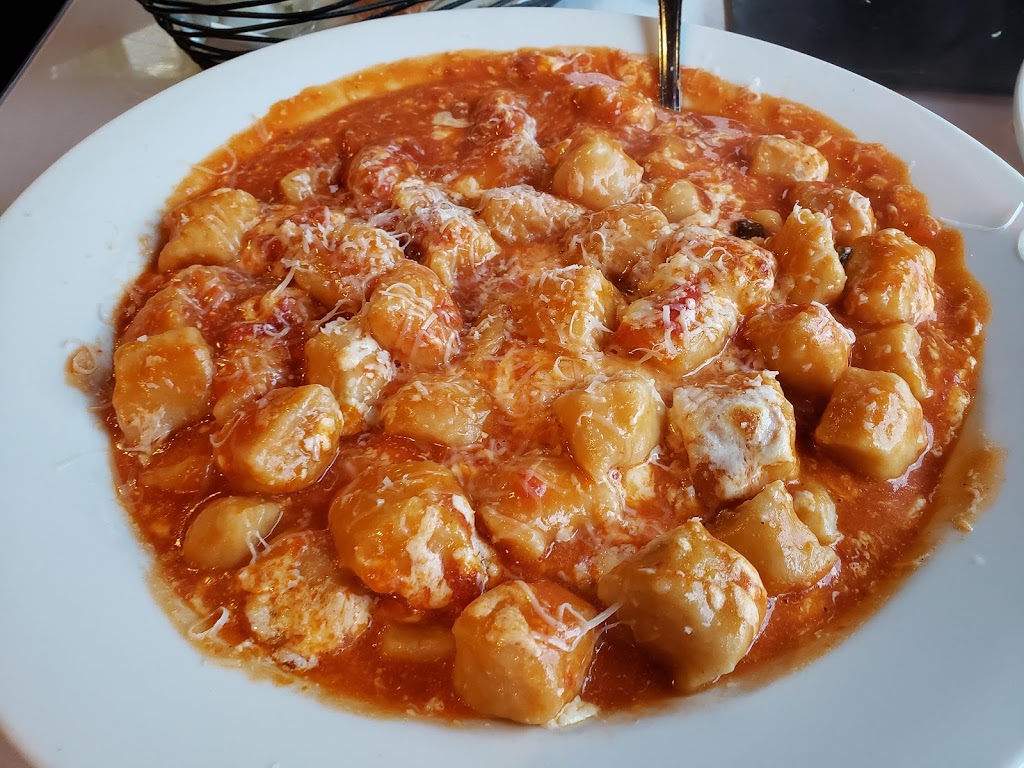 Rinos Place | restaurant | 258 Saratoga St, Boston, MA 02128, USA | 6175677412 OR +1 617-567-7412