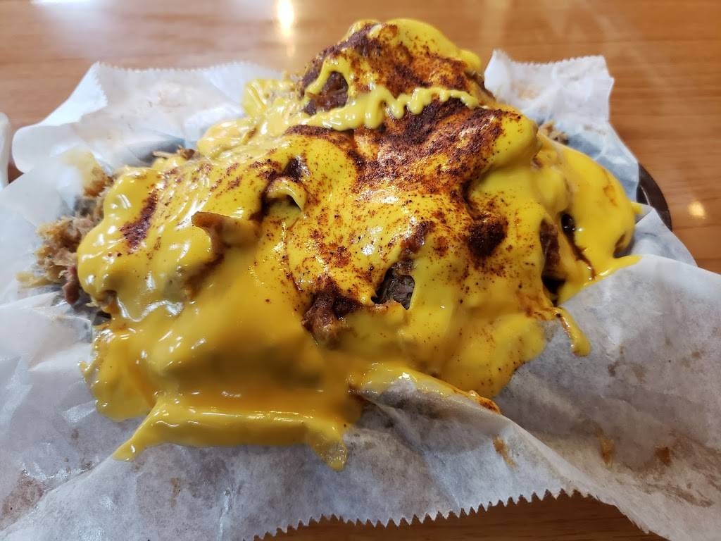 Jim Neelys Interstate Bar-B-Q | restaurant | 2265 S 3rd St, Memphis, TN 38109, USA | 9017752304 OR +1 901-775-2304