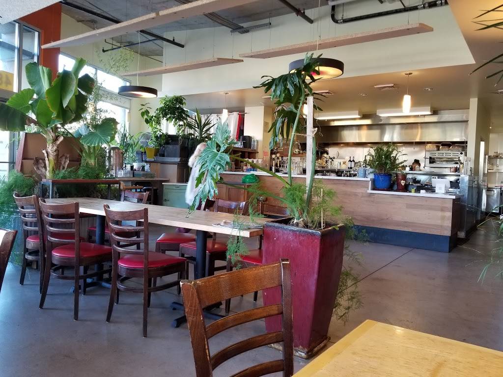 Radio Africa Kitchen | restaurant | 4800 3rd St, San Francisco, CA 94124, USA | 4158269660 OR +1 415-826-9660