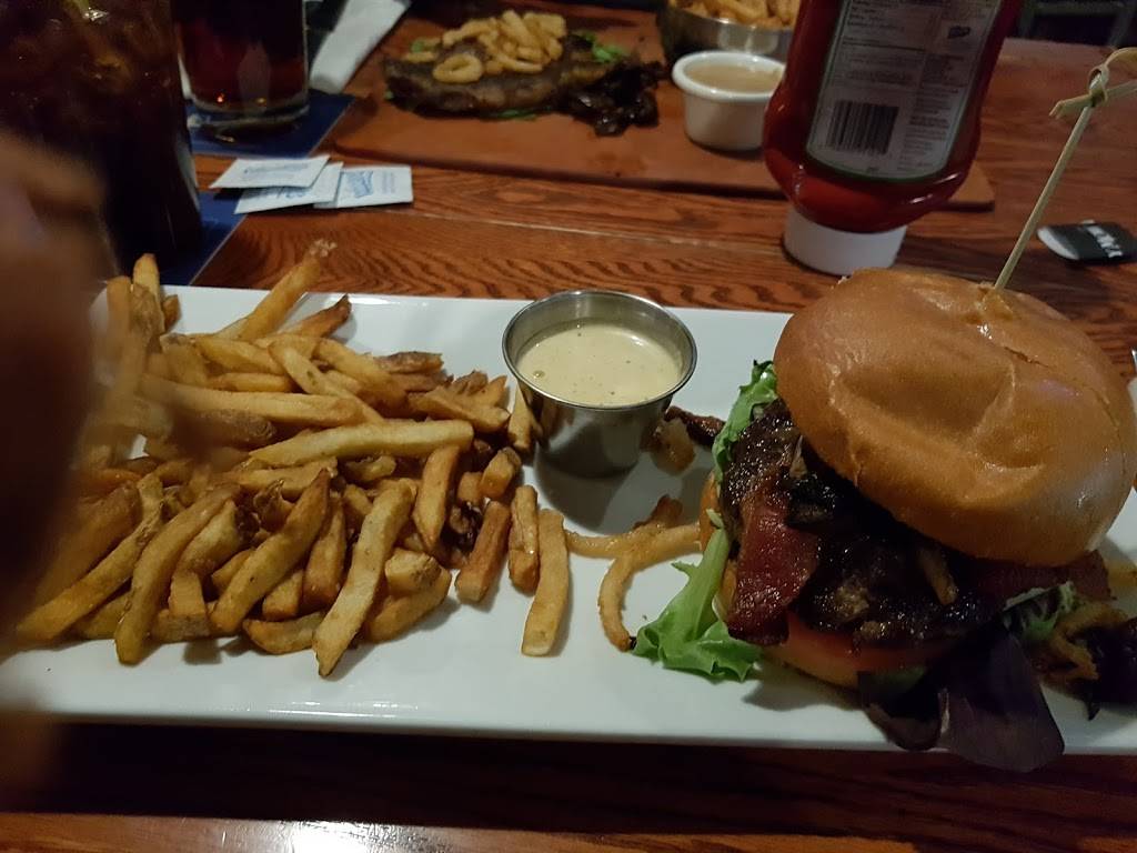 Barley Mow Orleans | restaurant | 2034 Tenth Line Rd, Orléans, ON K4A 4X4, Canada | 6138415111 OR +1 613-841-5111