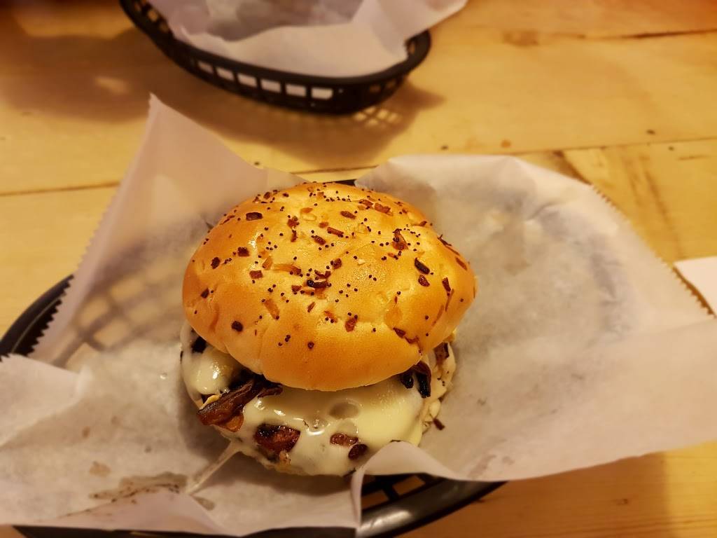 Rays Red Hots | restaurant | 629 E University Ave, Ann Arbor, MI 48104, USA | 7349983647 OR +1 734-998-3647