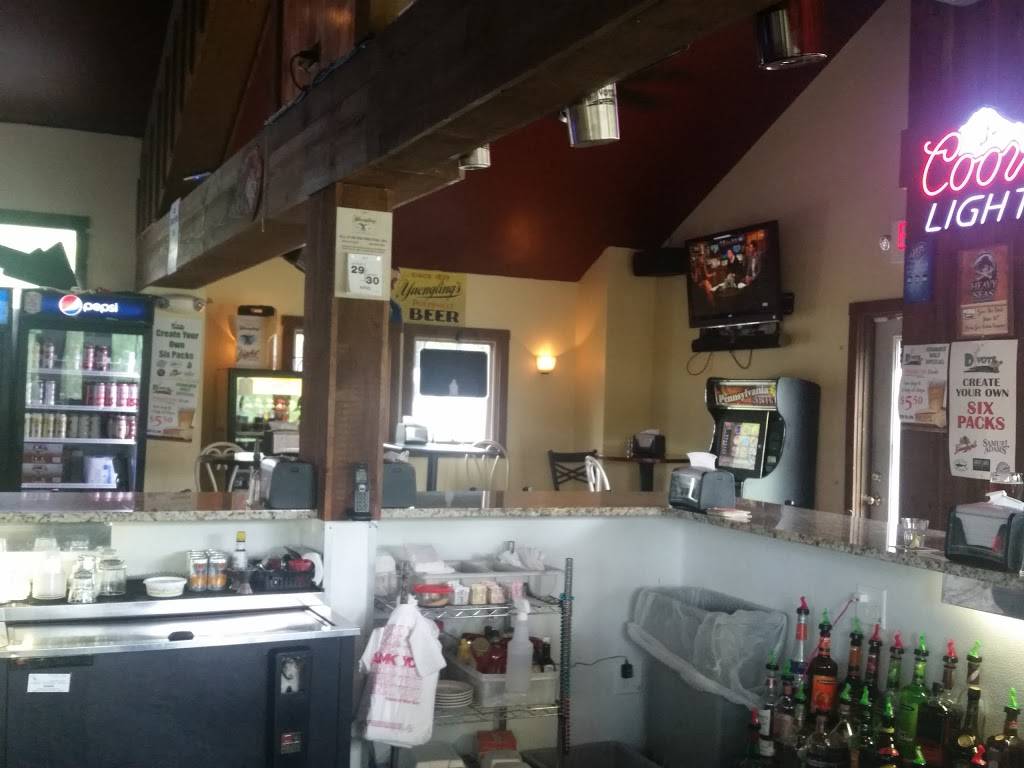 Divots Bar & Grill | restaurant | 12 Village Center Dr, Reading, PA 19607, USA | 6107756575 OR +1 610-775-6575