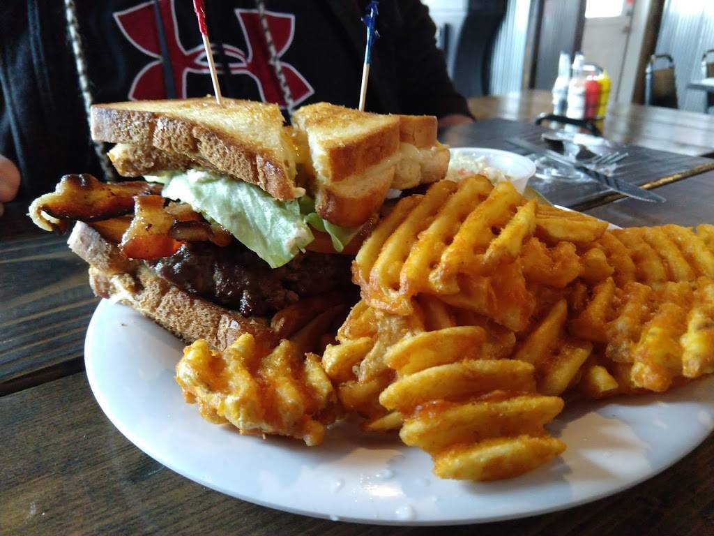 Uncle Georges Bar & Grill | restaurant | 225 Railroad St, Silver Lake, WI 53170, USA | 2628855005 OR +1 262-885-5005