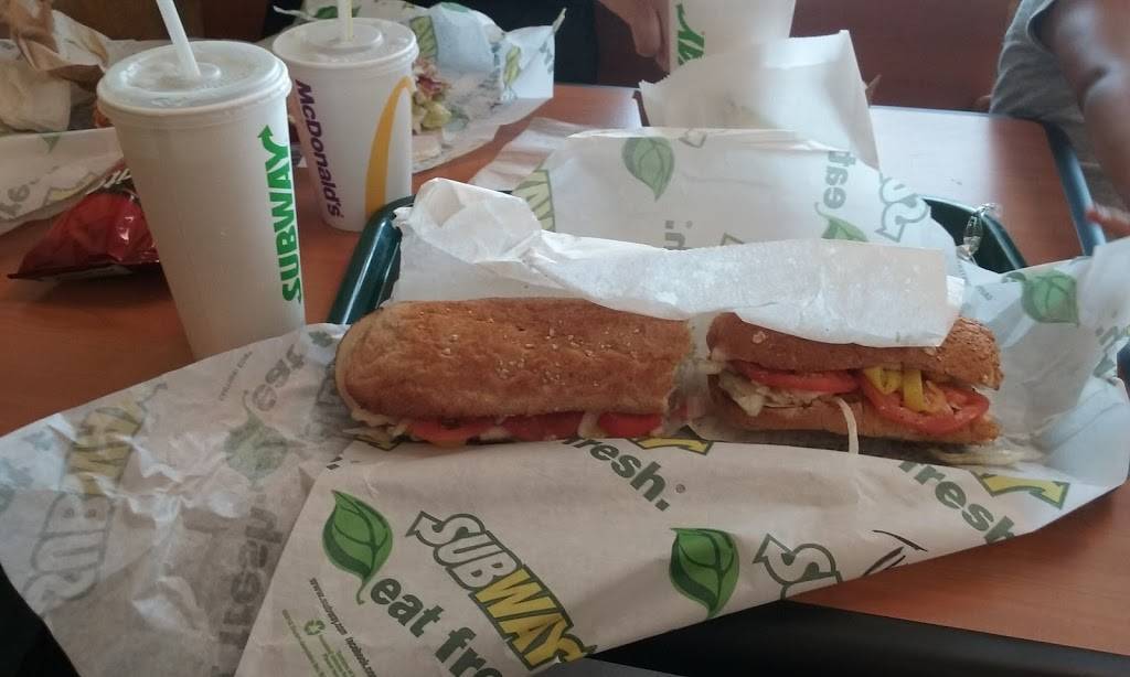Subway | restaurant | 1921 24th St, Bakersfield, CA 93301, USA | 6618630124 OR +1 661-863-0124