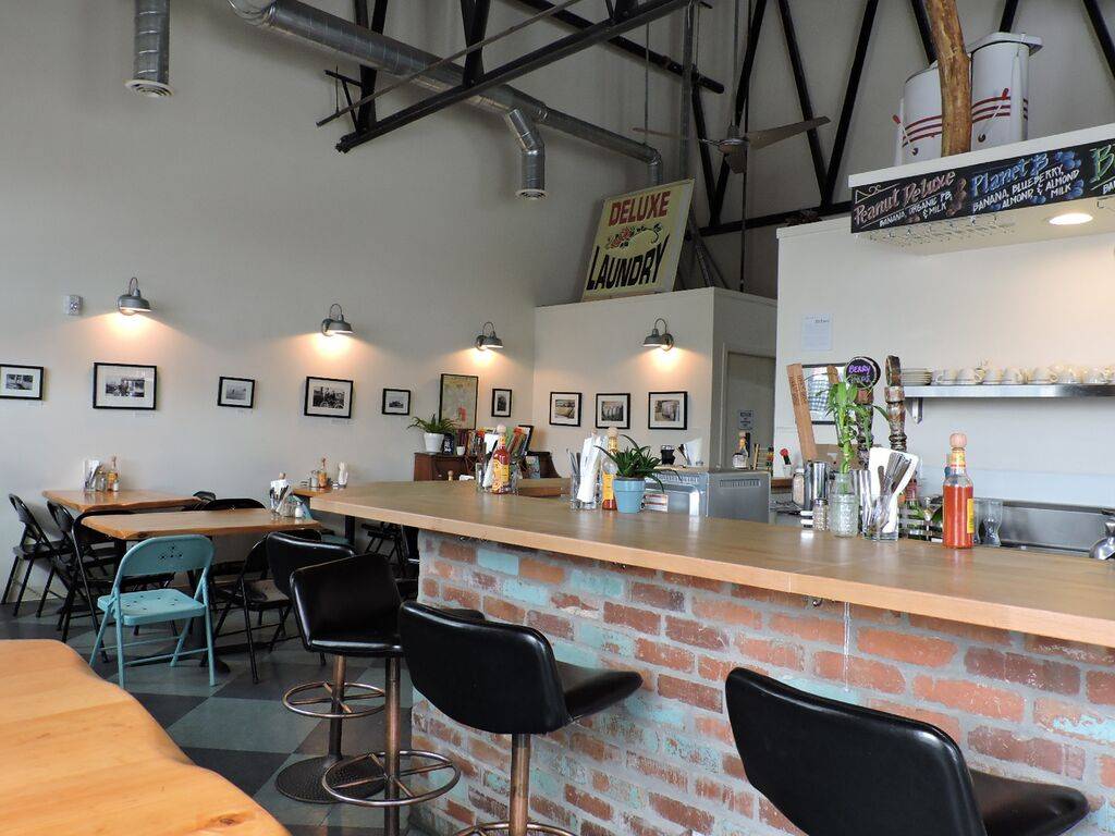 The DeLuxe | restaurant | 148 West St A-8, Reno, NV 89501, USA | 7756866773 OR +1 775-686-6773