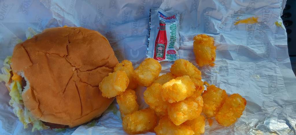 Sonic Drive-In | restaurant | 1906 Charlotte Ave, Nashville, TN 37203, USA | 6153277909 OR +1 615-327-7909