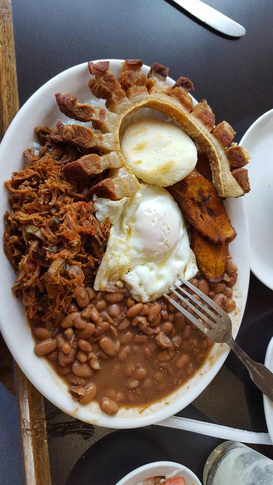 La Colombiana Restaurante | restaurant | 2495 Commons Blvd, Beavercreek, OH 45431, USA | 9373068096 OR +1 937-306-8096