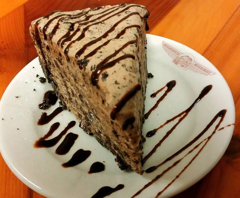 The Freighthouse Restaurant | restaurant | 107 Vine St, La Crosse, WI 54601, USA | 6087846211 OR +1 608-784-6211