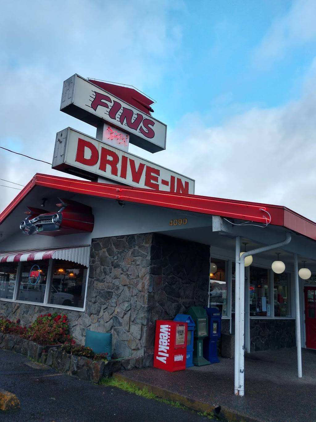 Fins Drive In | restaurant | 4090 Main St, Springfield, OR 97478, USA | 5417413467 OR +1 541-741-3467