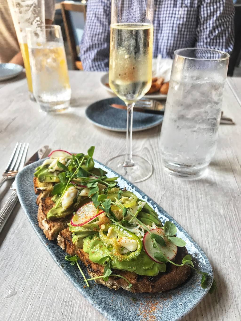 Avola Kitchen + Bar | restaurant | 625 N Morehall Rd, Malvern, PA 19355, USA | 4843288584 OR +1 484-328-8584