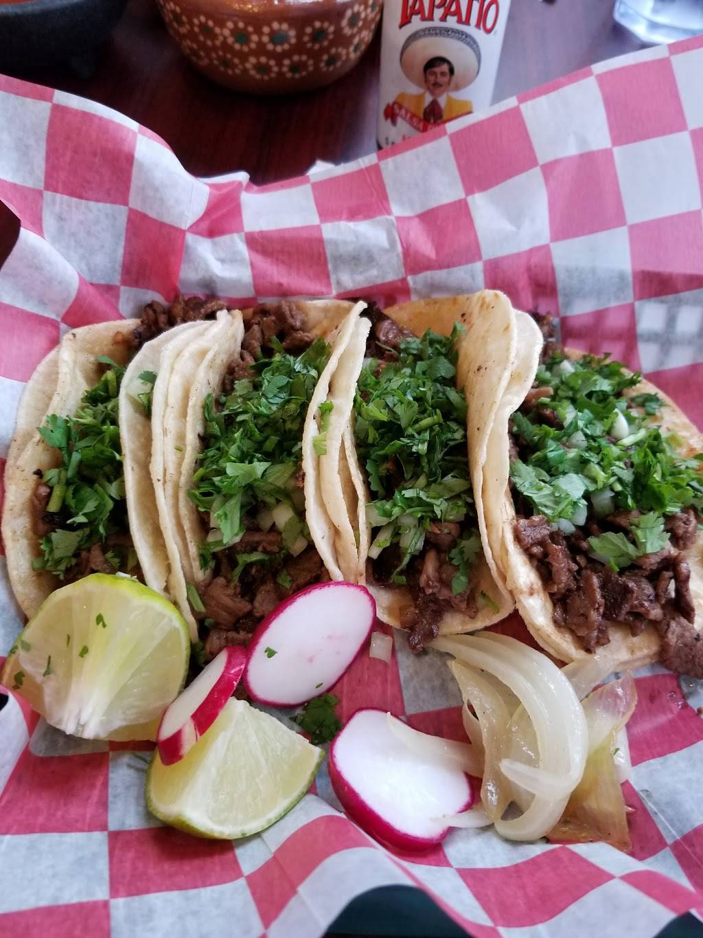 Tacos La Familia | restaurant | 1610 6th Ave, Des Moines, IA 50314, USA | 5152446659 OR +1 515-244-6659