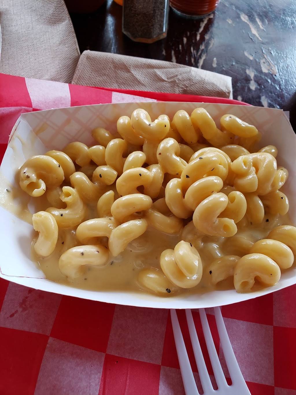 The Roost Carolina Kitchen | restaurant | 3474 N Clark St, Chicago, IL 60657, USA | 7733608303 OR +1 773-360-8303