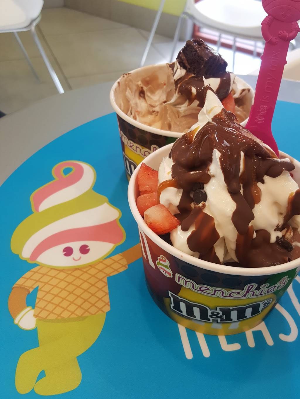 Menchies Frozen Yogurt | bakery | 16645 Sierra Lakes Pkwy, Fontana, CA 92336, USA | 9098543605 OR +1 909-854-3605