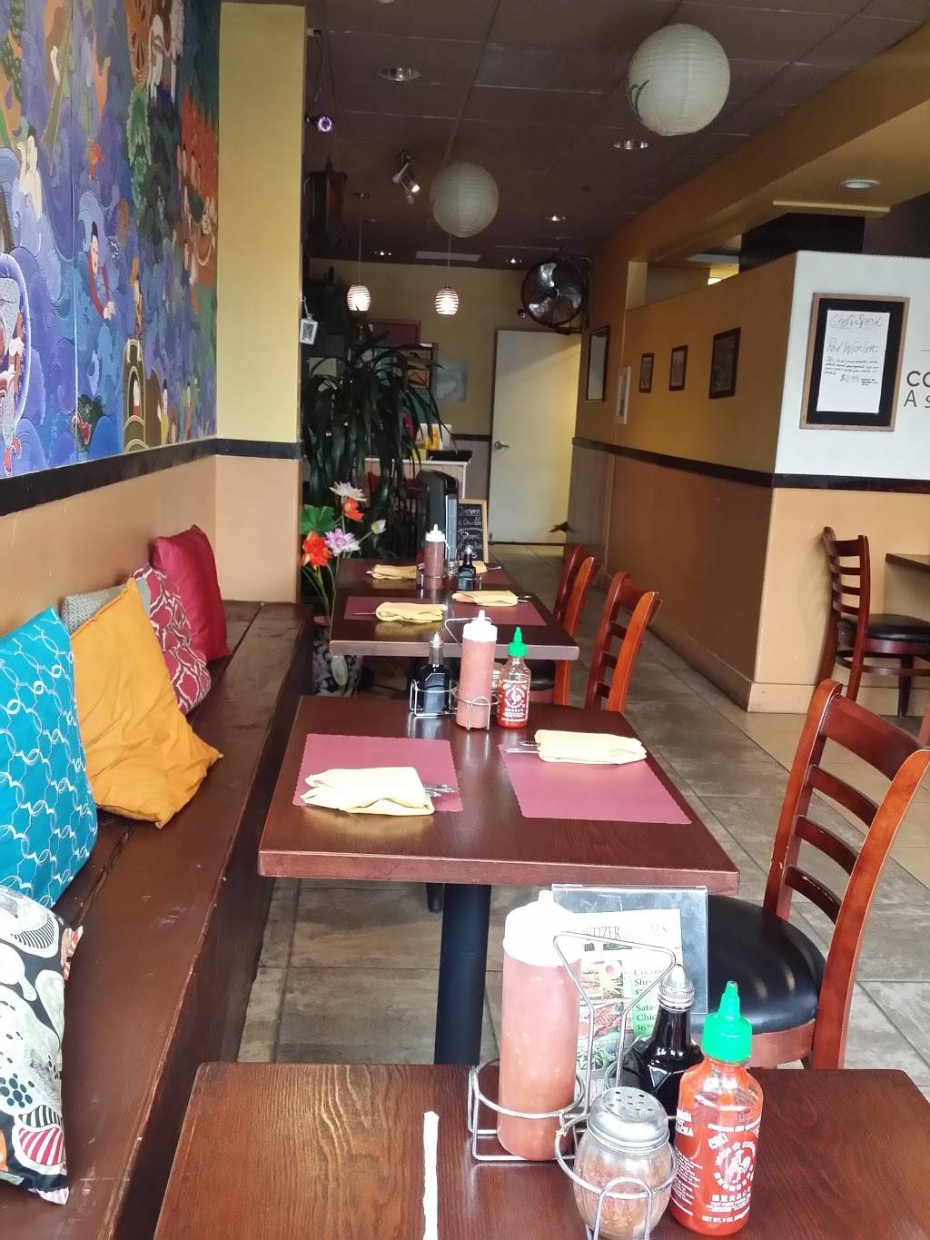 Coconut Thai Asian Bistro | restaurant | 4150 Mission Blvd #113, San Diego, CA 92109, USA | 8582722456 OR +1 858-272-2456