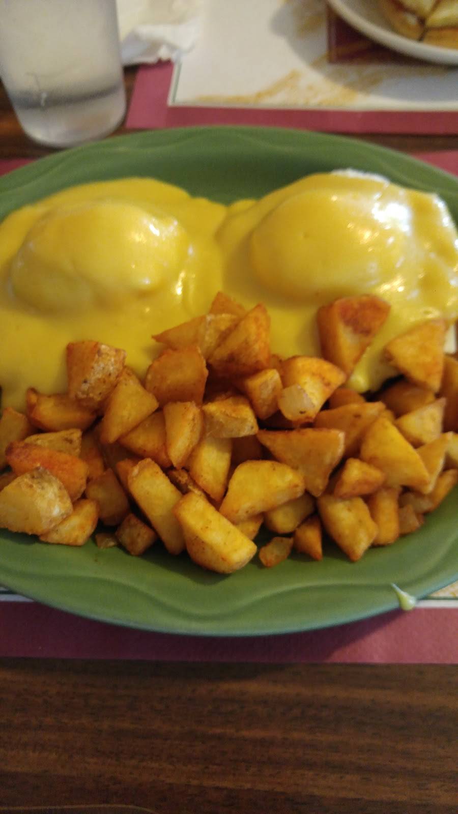 American Classics Restaurant | restaurant | 740 Springfield St, Feeding Hills, MA 01030, USA | 4137892203 OR +1 413-789-2203